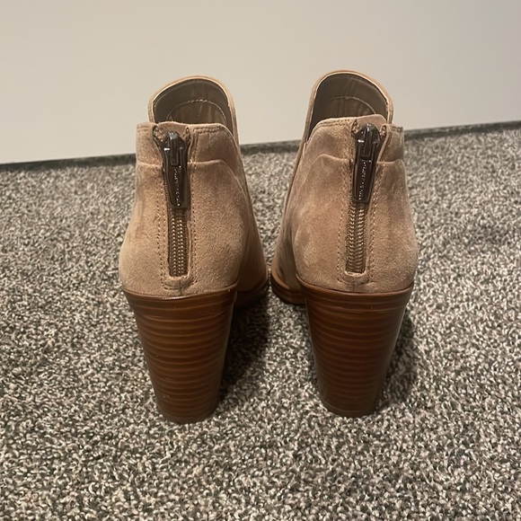 Vince Camuto tan suede booties - Picture 3 of 4